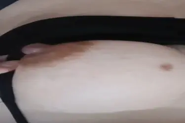 Cewek Panlok Seksi Pamer Toket Basah Kuyup